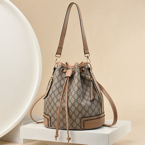 Venta al por Mayor Directa de Fábrica, Bolsos de Mujer en Color Contrastante, Bolsos Cruzados Tipo Cubo, Bolsos de Hombro de Diseñador - Product Image 3