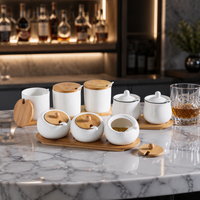 Ensemble de pots en céramique rose poudré vintage avec 3 accents dorés, plateau de service étanche, cuillères, élégantes boîtes à sucre et à épices avec couvercles