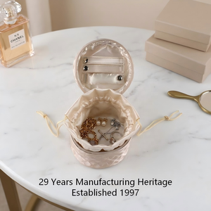 Boîte de rangement et de voyage en cuir PU matelassé à motif losanges, avec logo personnalisé et faible MOQ, pour bijoux, cadeaux de mariage et de demoiselle d'honneur - Product Image 1