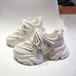 <span class=keywords><strong>Scarpe</strong></span> Sportive Casual da Donna Estive Traspiranti 2024 Nuove con Rete e Suola Spessa, Modello Trendy che Valorizza la Figura - Product Image 2