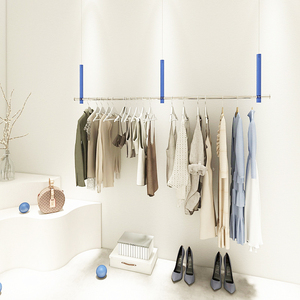 Exhibidores de Ropa Colgantes de Techo Ajustables para Tiendas de Ropa Femenina Moderna y Personalizada - Product Image 4