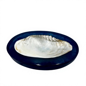 Plateau de service ovale en résine époxy écologique fait main, design classique, plateau décoratif poli pour la maison, les fêtes et les dîners - Product Image 1