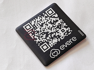 Tag Kode QR PVC Hitam dengan Ukiran Khusus - Tag NFC Persegi yang Dipersonalisasi untuk Interaksi Digital - Product Image 2