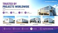 Maison préfabriquée en conteneurs colorés, maison modulaire en conteneurs empilés sur 2 étages avec terrasse en bois pour construction résidentielle