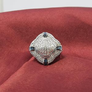 Anillo de Compromiso Jewelspaark con Diamantes de 0.69 Cttw, Corte Baguette, Plata de Ley 925, Diseño Geométrico, Joyería Fina para Mujer - Product Image 2