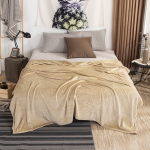 Coperta in Microfibra Felpata Personalizzata a Doppio Lato, Morbida e Spessa per Letto e Divano, Ideale per l'Inverno - Product Image 1