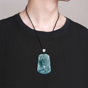 Colgante de jade sintético de alta gama con paisaje de montaña azul agua, estilo caza, grado hielo, pieza de collar. - Product Image 1