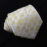 Cravates en soie pour hommes de haute qualité, faites à la main, personnalisées, blanches, jaunes, fuchsia, à fleurs, tissées, vente en gros en Chine