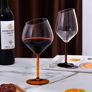 Copa de <span class=keywords><strong>Vino</strong></span> Tinto de Vidrio de Borosilicato Moderna, Personalizada, Única, Color Borgoña, Larga y Inclinada, de Samyo Wholesale - Product Image 1