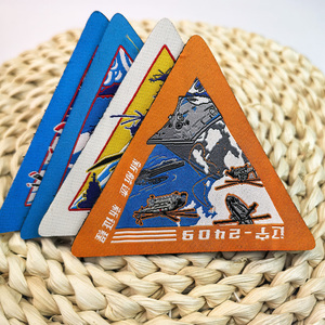 Tùy chỉnh thân thiện với môi dệt logo cho các bản vá lỗi Tùy chỉnh màu sắc khác nhau vải vải Tiếng Anh Thư Hoa hình dạng cho mũ - Product Image 4