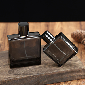 Flacon de parfum carré brun foncé de 50 ml et 100 ml en gros avec bouchon rond noir et vaporisateur pour usage personnel et commercial - Product Image 3