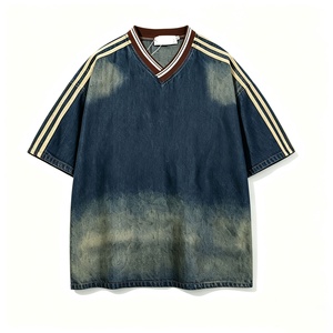 Camiseta de mezclilla vintage lavada para hombre con cuello en V, bordado de Brooklyn, a rayas, manga corta, gráfico oversize - Product Image 1