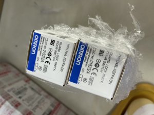 สวิตช์ประตูนิรภัย Omron รุ่น D4SL-N2FFA-DN ของแท้ 100% ใหม่เอี่ยม - Product Image 1