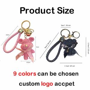 Lindo Llavero de Oso de Resina Negro y Rosa con Impresión de Logotipo 3D Personalizado para Parejas, Regalo para Mochila - Product Image 4