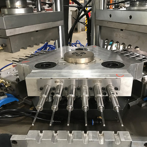 Macchina per la produzione di bottiglie liquide a spruzzo di plastica IBM macchina per stampaggio ad iniezione - Product Image 4