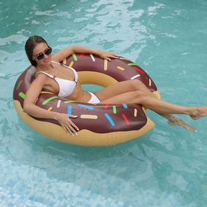 Flotador de Piscina con Forma de Donut de Chocolate, Anillo Inflable Grueso para Adultos, Diversión Acuática de Verano - Product Image 4