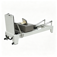 Reformer de Pilates en bois massif peint avec coussin en cuir PU haute densité pour l'entraînement de Pilates en studio ou à domicile
