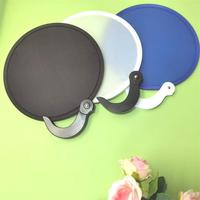 Éventail pliant personnalisé style dessin animé avec impression UV, portable, en polyester, pour publicité promotionnelle