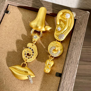 Pendientes Colgantes Vintage con Forma de Nariz, Labios y Oreja en Oro, con Cristales de Estrás, para Mujer, Ideales para Fiestas - Product Image 1