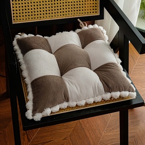 Coussin de siège carré en velours côtelé avec décoration de boules en peluche assorties aux couleurs du motif, coussin de chaise de bureau, coussin de siège polyvalent - Product Image 4