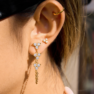 ต่างหูแฟชั่นทรงโคมระย้า ชุบทอง ประดับเพชรซิร์คอนรูปดอกไม้ พร้อมพู่ห้อย สำหรับผู้หญิง เหมาะสำหรับงานปาร์ตี้ - Product Image 3