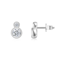 Boucles d'oreilles clous en argent sterling 925 avec double pierre en moissanite pour femme, serties de moissanite et de diamants à facettes dégradées