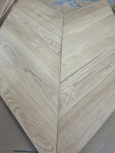 <span class=keywords><strong>Parquet</strong></span> en bois d'ingénierie de style européen de haute qualité, chêne en chevron, surface AB brossée, bois naturel <span class=keywords><strong>pour</strong></span> la décoration intérieure - Product Image 4