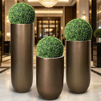 Prix usine bas : Jardinières et sculptures florales modernes en fibre de verre, sculptées à la main, hautes, rondes et coniques, pour la décoration intérieure