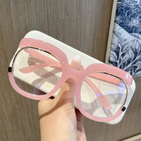 Les nouvelles montures de lunettes rondes tendance arc-en-ciel, best-sellers, peuvent être équipées de montures de lunettes pour la myopie et la protection contre la lumière bleue.