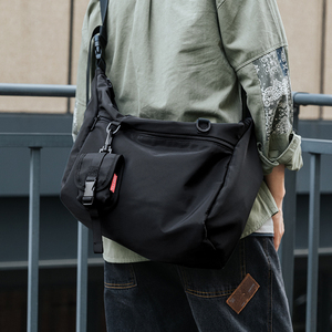 Sacs messagers de style coréen pour hommes et femmes, grand sac de voyage décontracté, sac à bandoulière en nylon imperméable pour ordinateur portable - Product Image 1