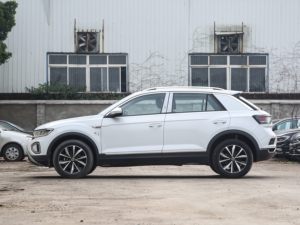 Nuova Volkswagen <span class=keywords><strong>T</strong></span>-<span class=keywords><strong>Roc</strong></span> 2024 280TSI DSG Time Edition, SUV a benzina, 5 porte, 5 posti, veicolo familiare, in vendita. - Product Image 3