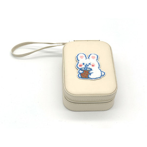 Nuevos modelos de fábrica lanzados: Caja de joyería de cuero con estampado lindo, caja de joyería portátil de mano, caja de joyería portátil de viaje. - Product Image 2