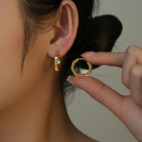 Tendance Personnalité Simple 18K Plaqué Or En Acier Inoxydable Mode Octogonale Boucle Manchette Boucles D'oreilles pour les Femmes Style Classique
