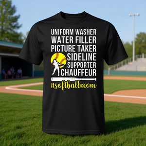 Camiseta con definición de mamá de softbol para madres de jugadores de softbol, aficionadas, que se encargan de el lavado del uniforme, rellenadoras de agua, fotógrafas y que se sitúan en el banquillo. - Product Image 3