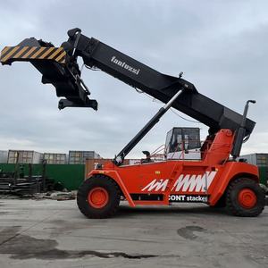 Grue télescopique d'occasion Fantuzzi CS45KM de 45 tonnes pour manutention de conteneurs, abordable et en stock pour utilisation en terminal - Product Image 1