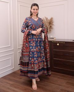 Élégant ensemble de costumes en pur coton Anarkali de style indien et pakistanais, idéal pour les mariages et toutes les occasions spéciales - Product Image 4