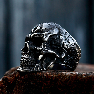 SS8-959R Neuer Modischer Geister-Totenkopf 3D-Ring Punk Hip-Hop Biker <span class=keywords><strong>Rocker</strong></span> Vintage Farbiger Trendiger Schmuck Accessoires Großhandel - Product Image 3