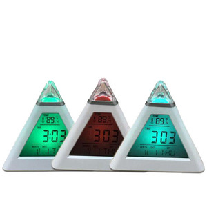 Sveglia a Forma di Piramide Triangolare con Decompressione, Orologio Digitale Regalo di Nozze con Luce a 7 Colori Cangianti per Bambini - Product Image 6