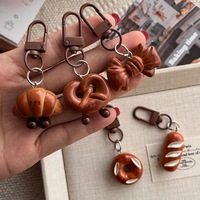 Porte-clés cloche à pain en plastique mignon, breloque ludique style alimentaire, accessoire inspiré d'Instagram pour sacs de filles et étudiantes