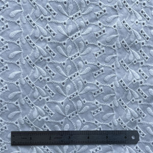 2024 di alta qualità in cotone 100% morbido e confortevole tessuto ricamato bianco tessuto occhiello ricamo <span class=keywords><strong>per</strong></span> il vestito - Product Image 2