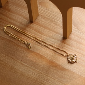Pendentif pièce de monnaie au design abstrait unique, plaqué or 18 carats, bijoux en acier inoxydable, collier pour femme - Product Image 5