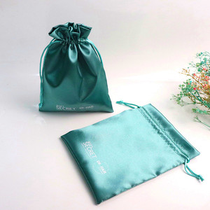 Sacs de luxe en satin de soie à cordon coulissant pour perruques, sacs en satin personnalisés avec logo pour lingerie et cheveux - Product Image 4