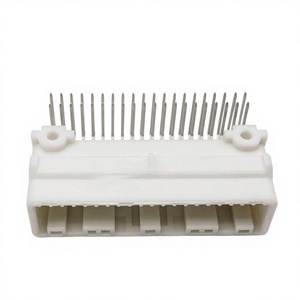 1318384-2 Connecteur automobile domestique 12V 40A, prise enfichable 40 broches à montage sur carte, prise à broches coudées - Product Image 1