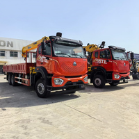 Grue montée sur camion Sinotruk 6*4 équipée d'une grue hydraulique de 14 tonnes à flèche à 5 sections, grue de levage professionnelle pour chantier de construction