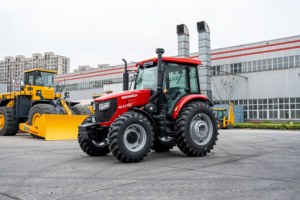 Trattore Yto Nuovo Modello Agricolo 110 CV per Lavori Pesanti con Set Completo di Accessori in Vendita - Product Image 2