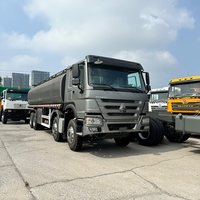 Camion-citerne Sinotruk Howo 8x4 336HP, capacité de 20000 à 35000 litres, avec distributeur de carburant pour service de ravitaillement