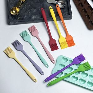 Brosse de barbecue en silicone résistante aux hautes températures, intégrée, pour sauces et assaisonnements, pour usage extérieur et cuisson, emballée - Product Image 1