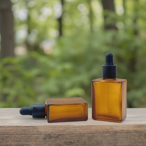 ขวดแก้วหยดสีน้ำตาลขุ่นทรงสี่เหลี่ยมแบน ขนาด 15 มล. 30 มล. 50 มล. 100 มล. สำหรับบรรจุเซรั่มหรือน้ำมันหอมระเหย พร้อมหลอดหยด - Product Image 2