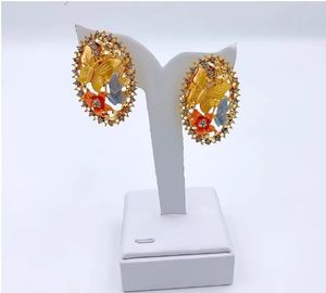 Elegante Juego de Joyas de Novia para Mujer con Chapado en Oro Grueso y Diseño con Acentos de Diamantes para Ocasiones de Boda/Compromiso - Product Image 5