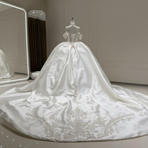 Robe de mariée de luxe Xx106 en satin ivoire, coupe princesse, épaules dénudées, corset orné de cristaux, Jancember - Product Image 4